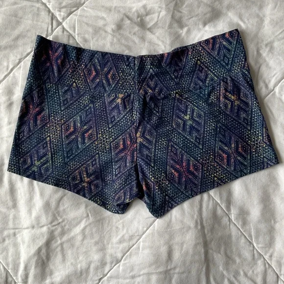 Multicolor Patterned Stretch Shorts - Picture 2 of 4